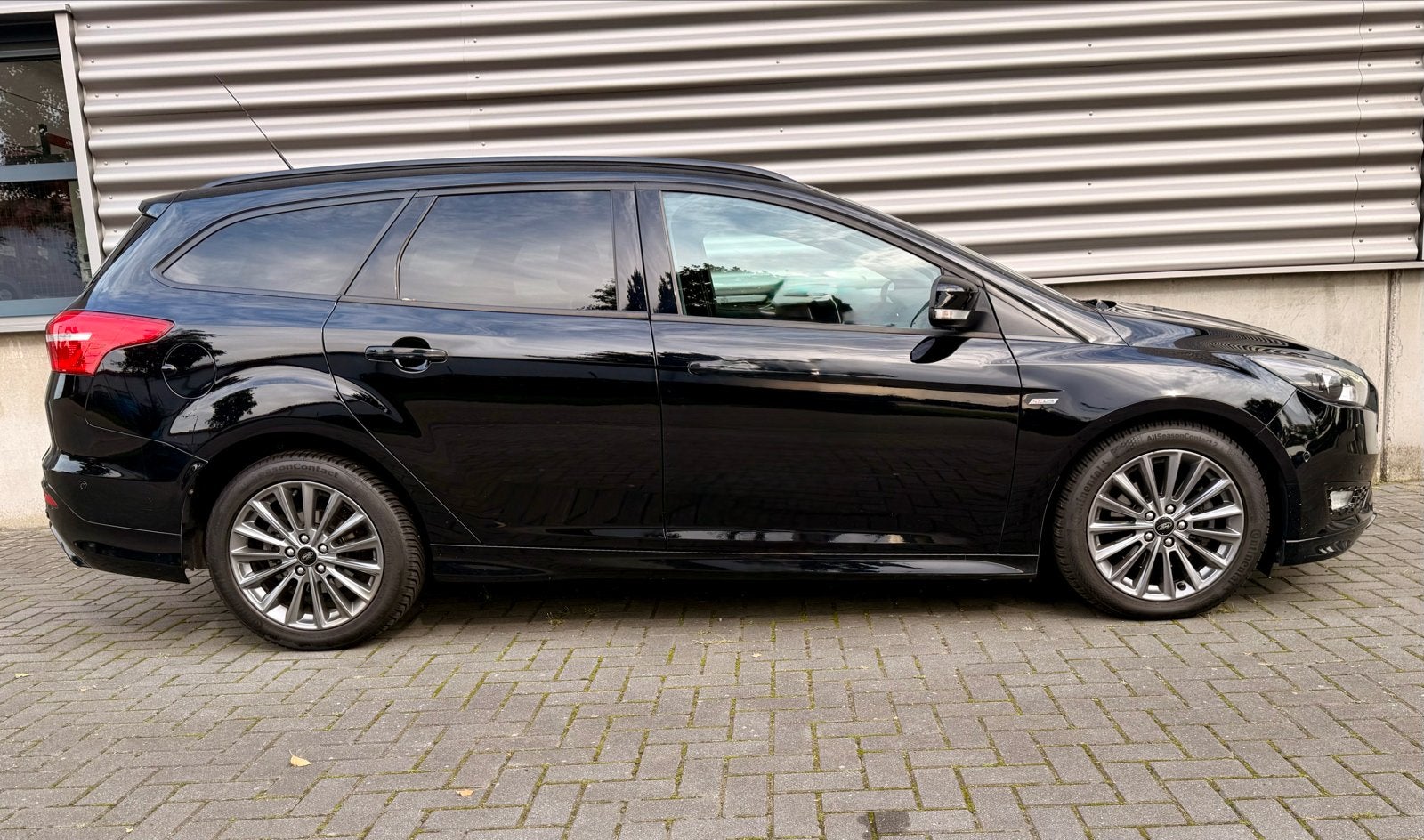 Foto 9 van Ford Focus ST-line 1.5 Ecoboost 182pk 2017 Zwart