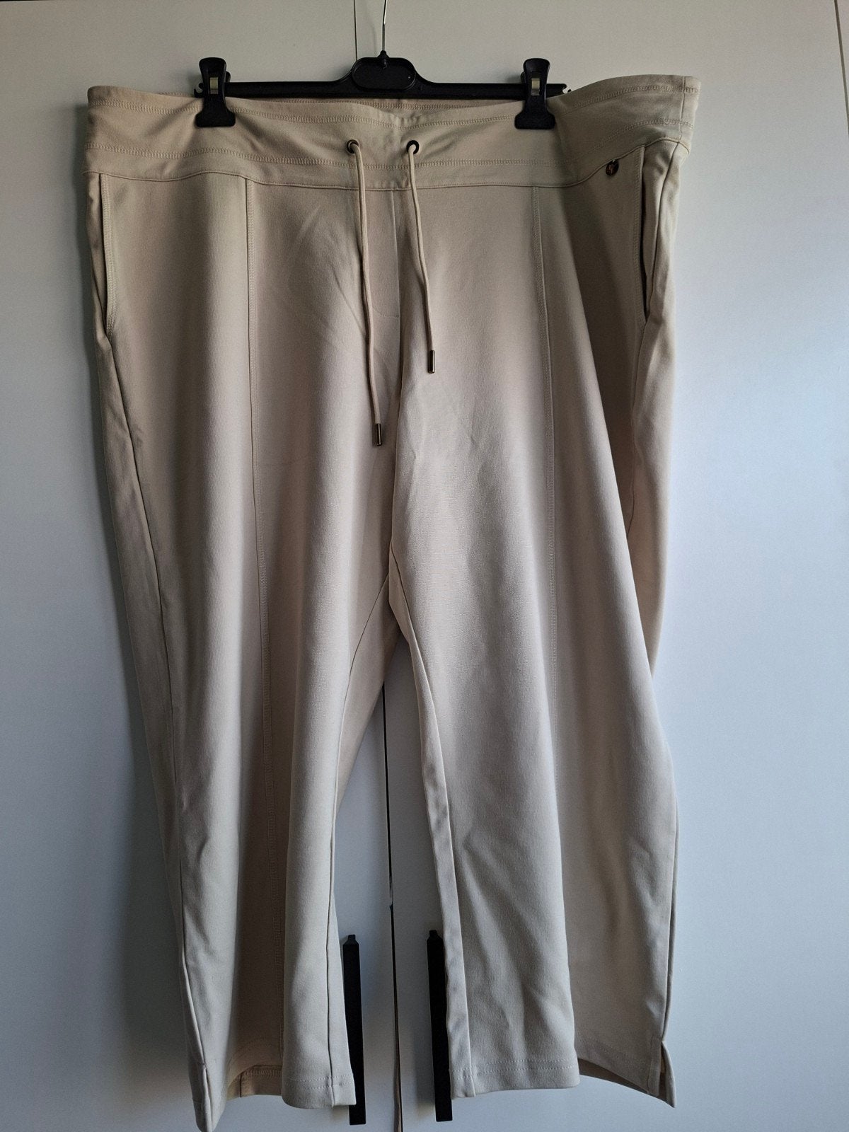 Nieuwe Yesta Capri  54/56, Kleding | Dames, Grote Maten, Beige, Ophalen of Verzenden, Broek of Spijkerbroek, Nieuw
