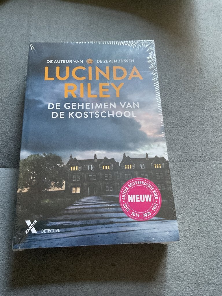 Lucinda Riley de geheimen van de kostschool, Boeken, Ophalen of Verzenden, Nieuw, Lucinda Riley