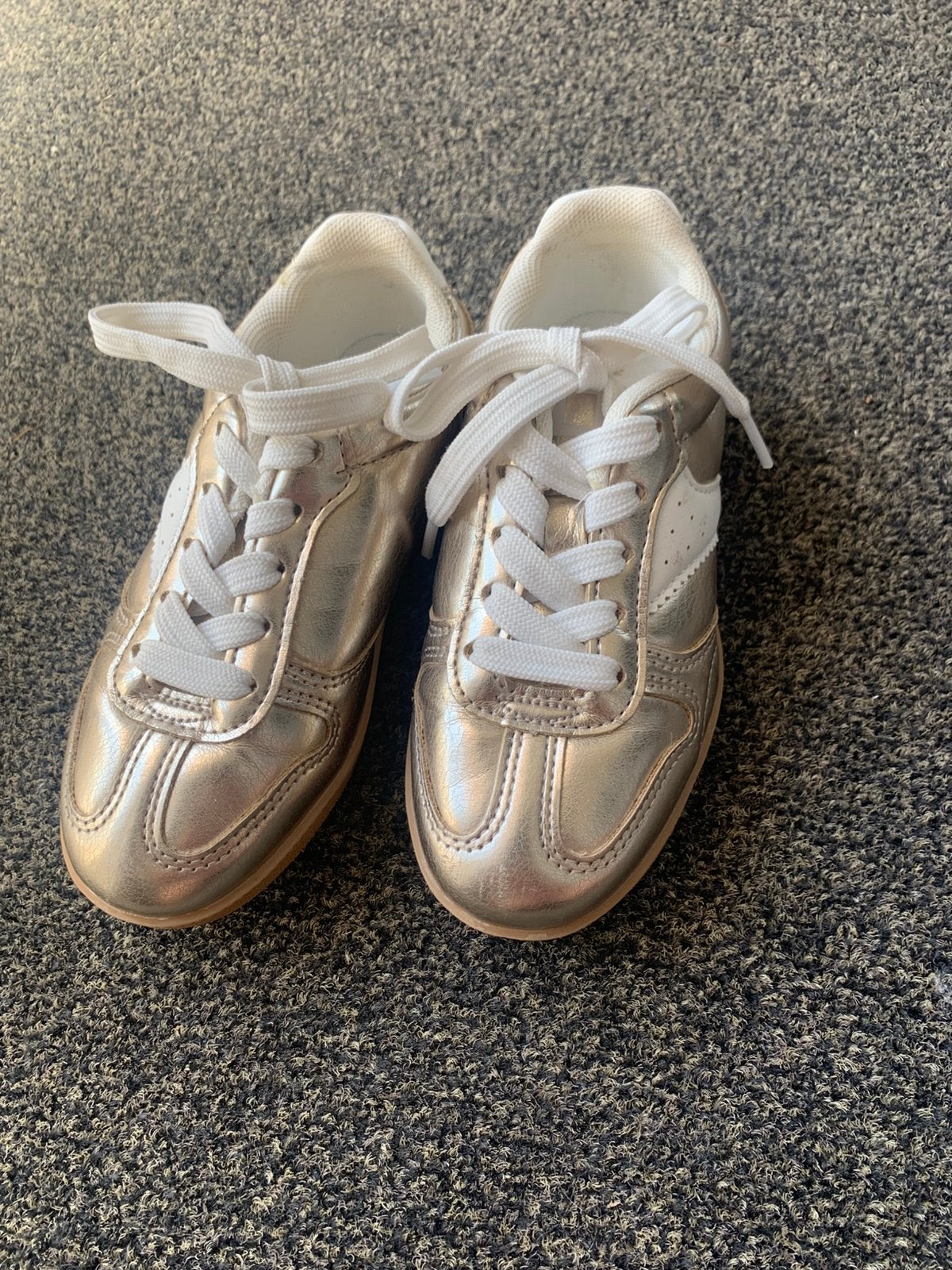 Gouden sneakers mt 28, Meisje, Schoenen, Ophalen of Verzenden, Zo goed als nieuw