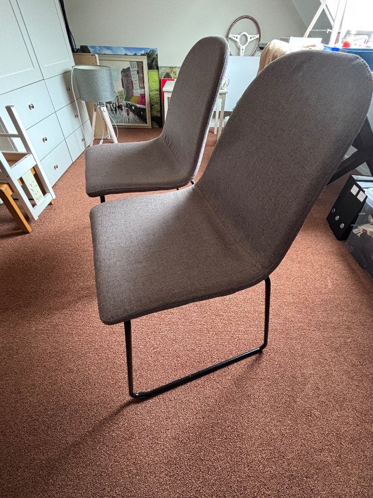 2 eetkamer stoelen, Huis en Inrichting, Stoelen, Ophalen, Zo goed als nieuw, Stof