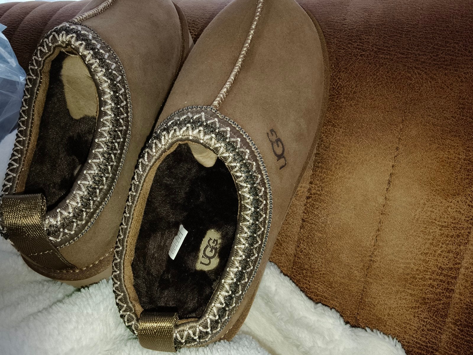 Toffe Ugg s maat 41 nieuw, Kleding | Dames, Schoenen, Ophalen of Verzenden, Nieuw, Pantoffels of Sloffen