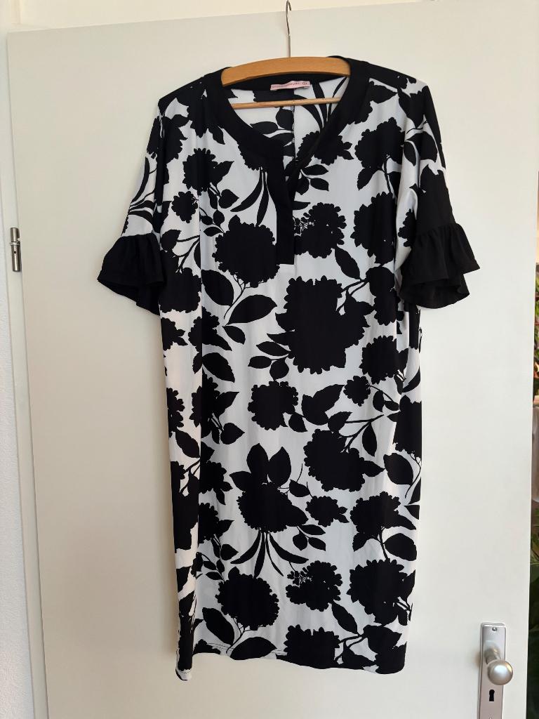 Mooie Studio Anneloes jurk zwart wit bloemen, Maat 38/40 (M), Zwart, Ophalen of Verzenden, Gedragen