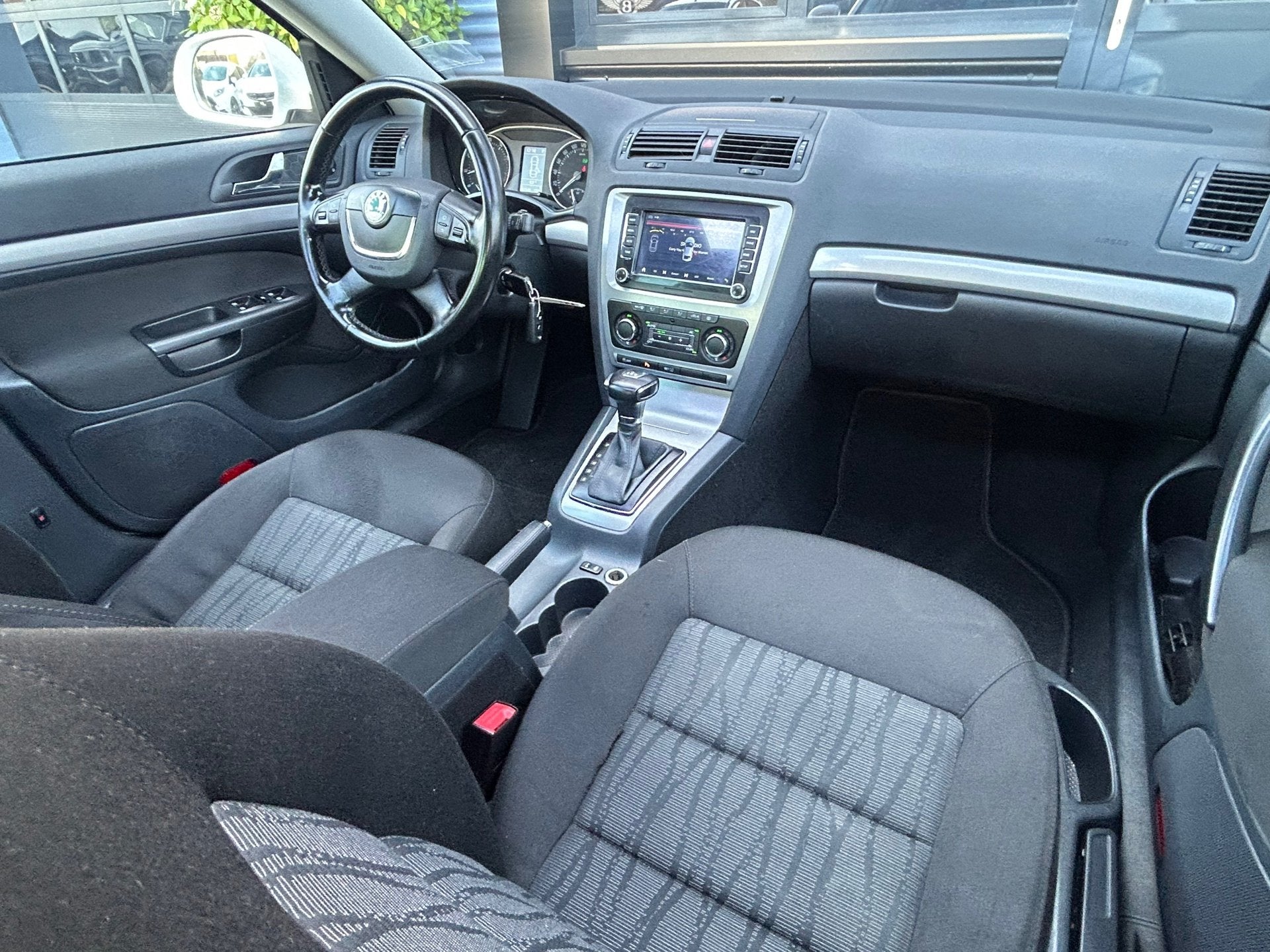 Skoda Octavia Combi 1.2 TSI Elegance Business Line Automaat|, Auto's, Skoda, Euro 5, Stof, Gebruikt, Zwart