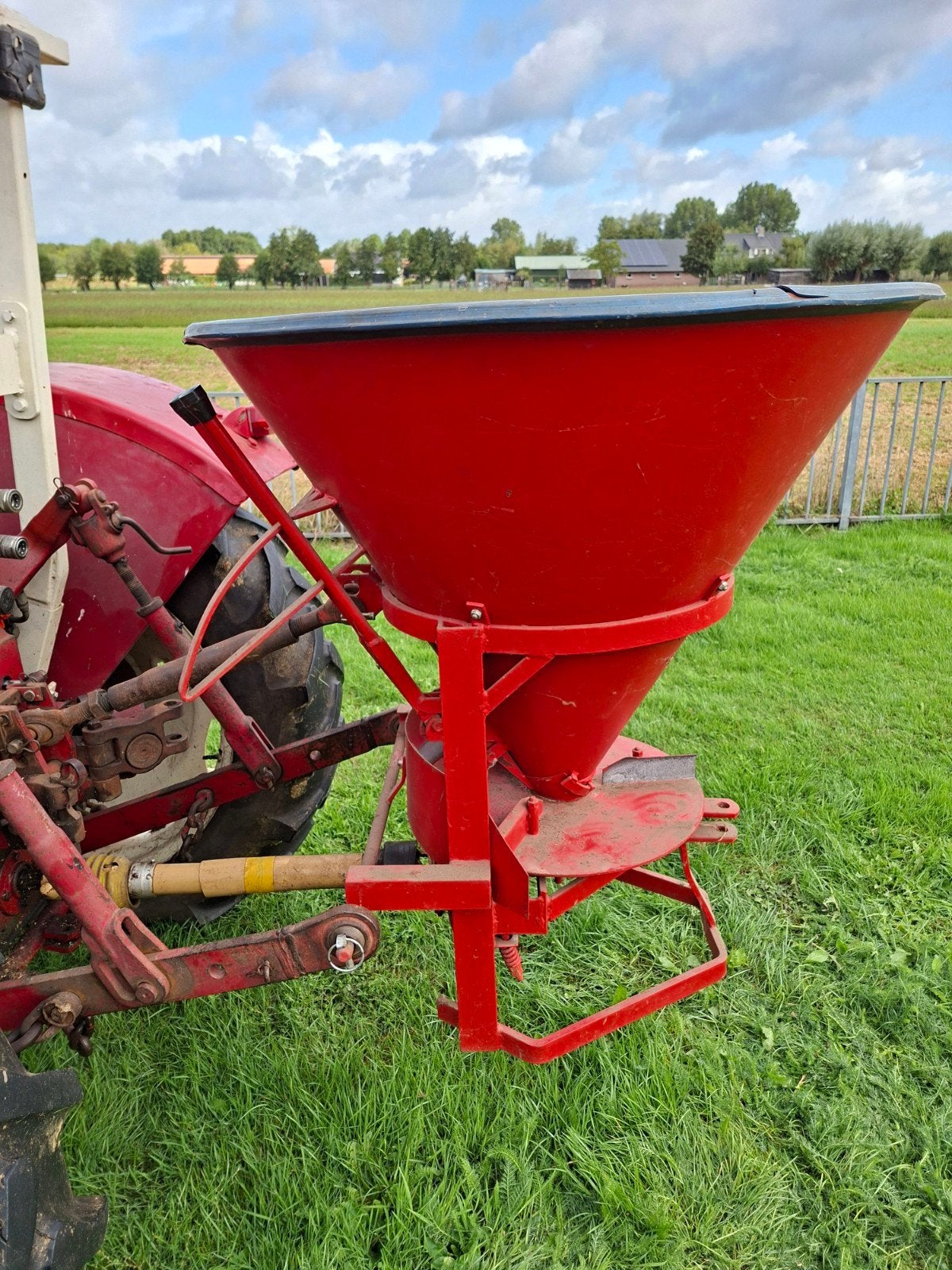 Kunstmeststrooier 200 liter + Mesttank 2100 liter., Ophalen, Weidebouw
