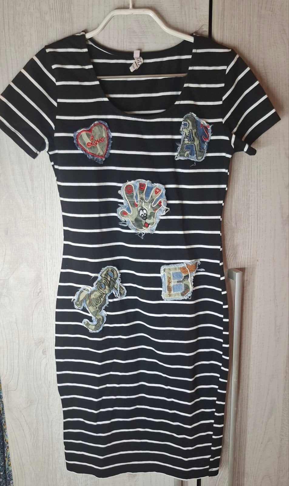 Nieuw Zeer Leuk Jurkje met Applicaties Maat M, Kleding | Dames, Ophalen of Verzenden, Nieuw, Maat 38/40 (M), Zwart