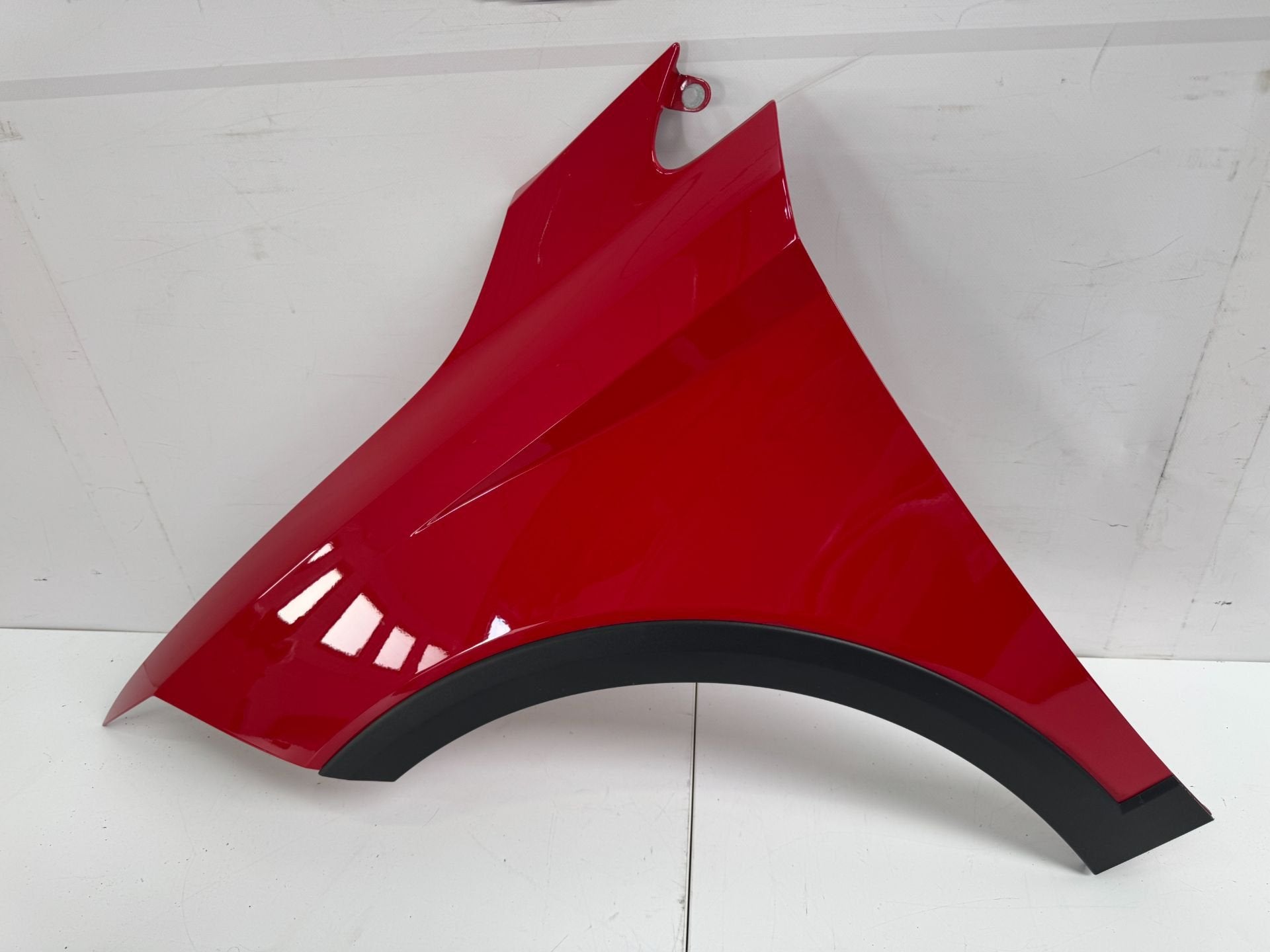 SEAT ARONA VOORSCHERM ZIJSCHERM SPATBORD LINKS VOOR MOOI, Gebruikt, Autovia A-2, Km 585 585
08760  Martorell, ES, Voor, Ophalen of Verzenden