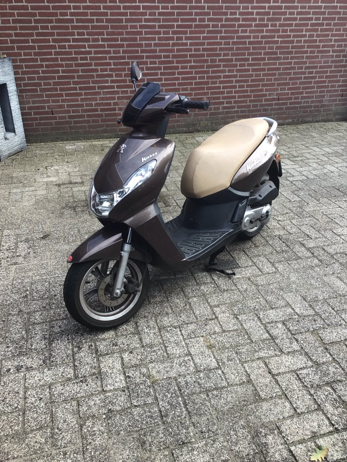 Peugeot Kisbee scooter - Bruin, 25 km motoblok defect, Ophalen, Gebruikt, Overige modellen, Benzine