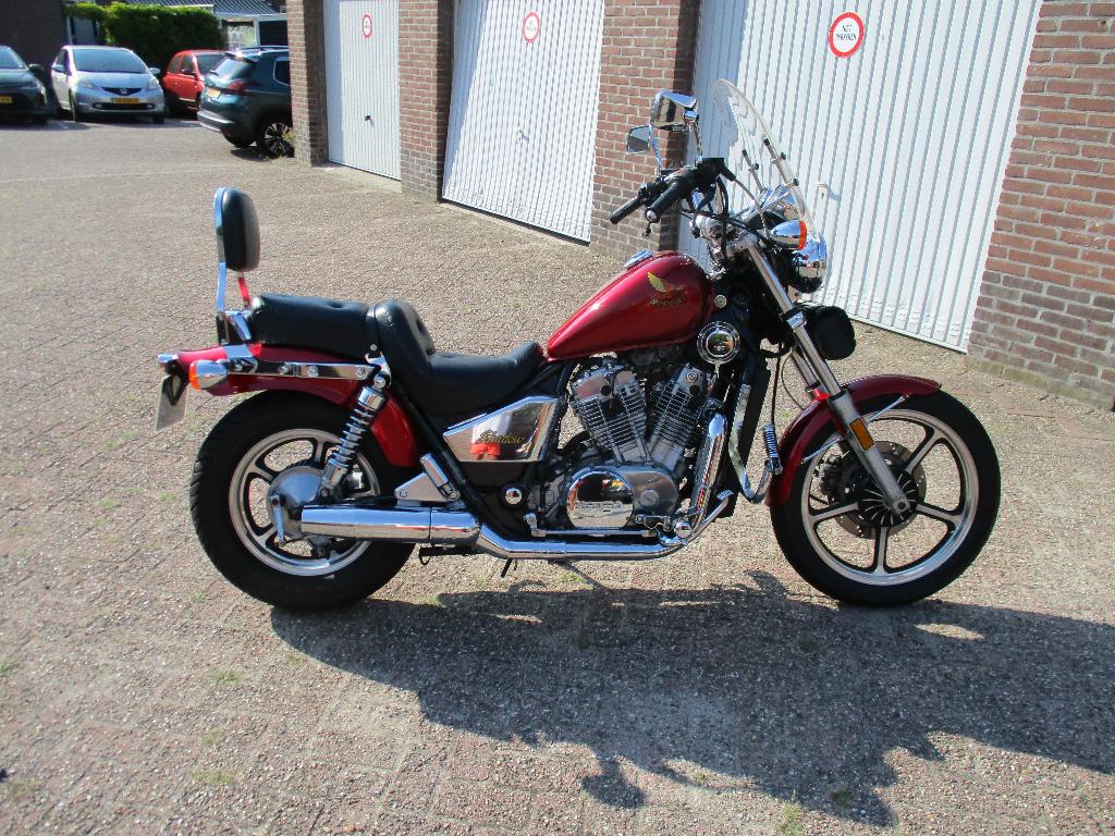 HONDA VT 700, Cardan-aandrijving, Occasion, 4 cilinders, Chopper
