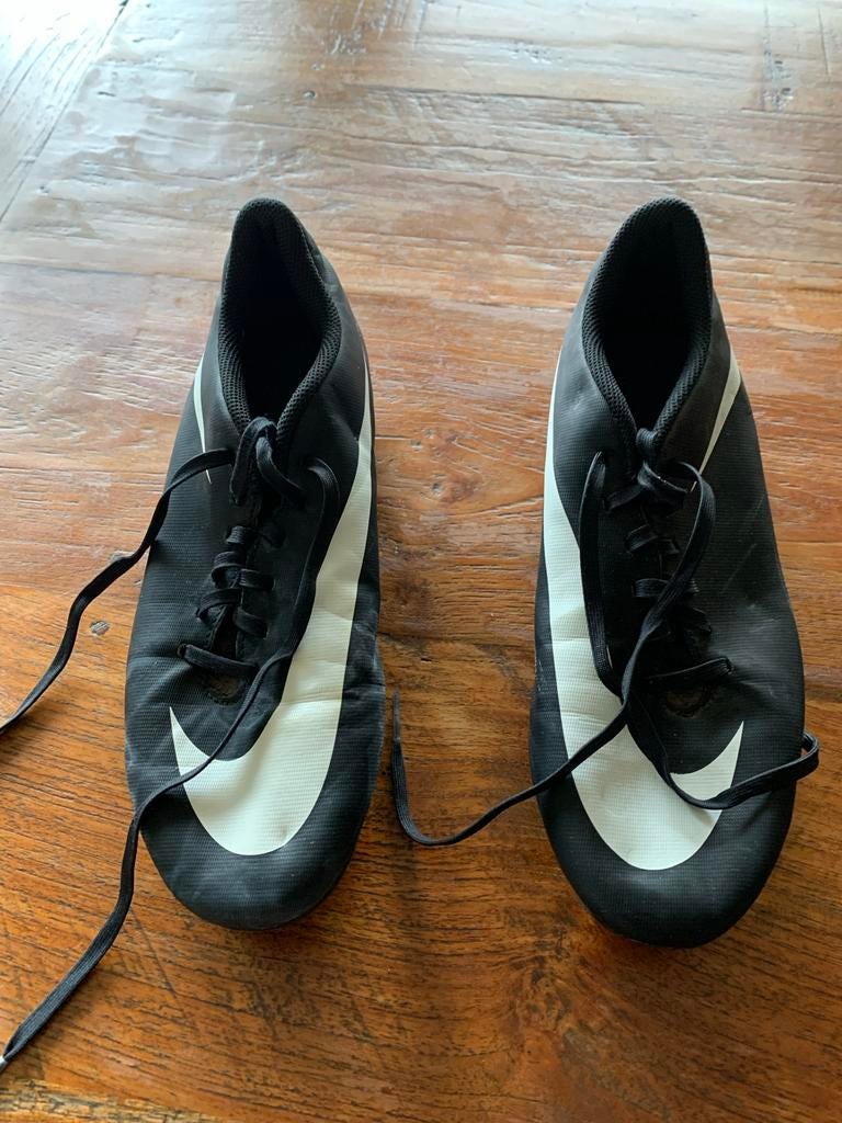Nike voetbalschoenen maat 41, Sport en Fitness, Voetbal, Ophalen of Verzenden, Gebruikt, Schoenen