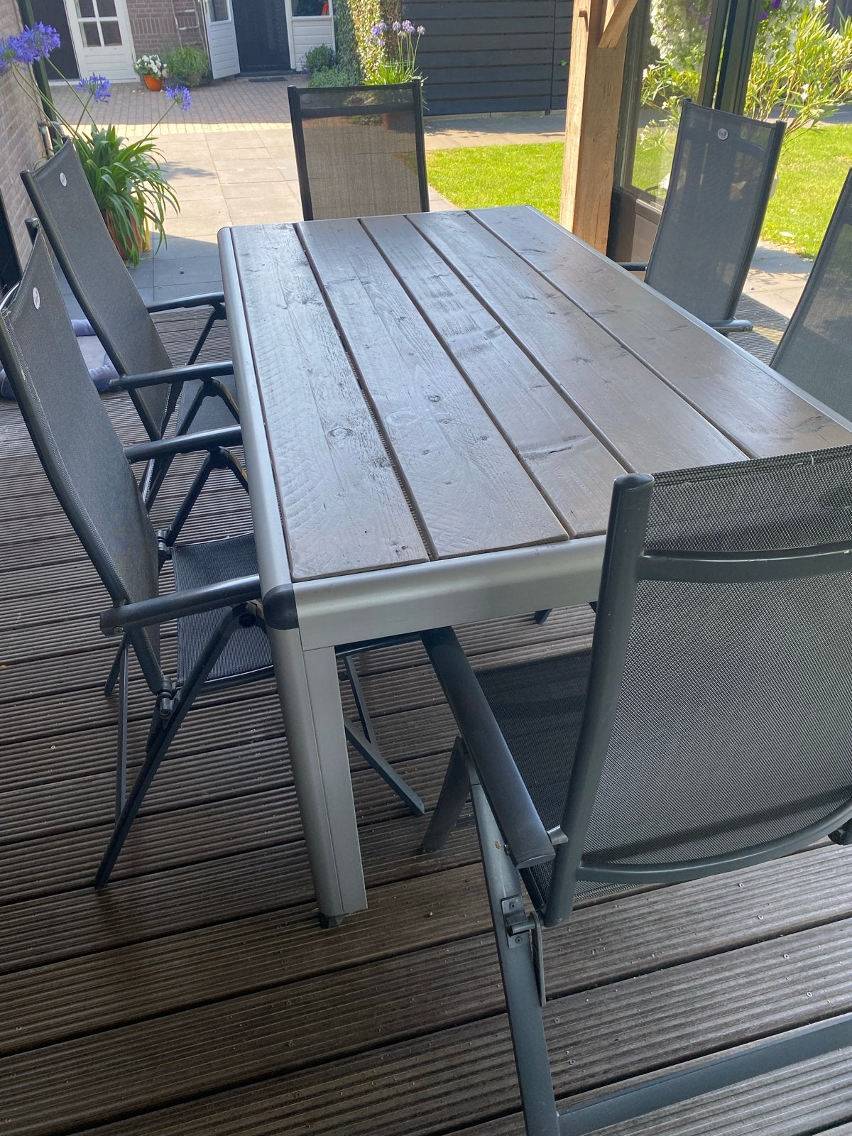 Robuuste tuintafel met houten blad en aluminium frame, Ophalen, Gebruikt, Rechthoekig, Hout