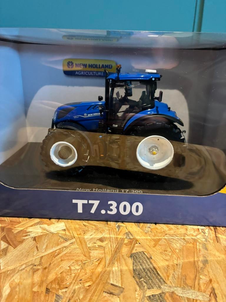 New Holland T7.300 Universal Hobbies, Ophalen of Verzenden, Nieuw, Tractor of Landbouw, Universal Hobbies