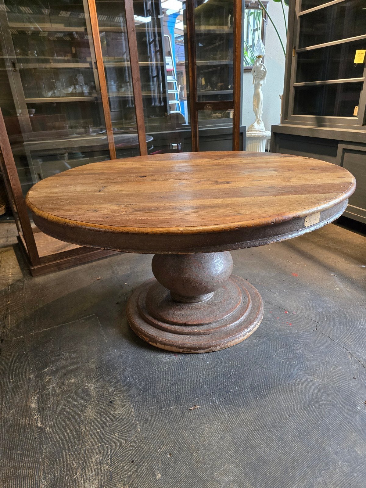 Grote ronde eetkamertafel met globepoot | bolpoot tafel Ø150, Grenenhout, Gebruikt, 150 tot 200 cm, Ophalen of Verzenden