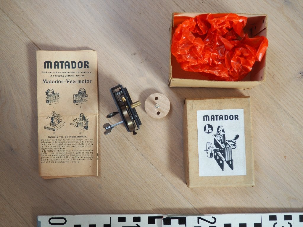MATADOR veermotor +reserve stokjes in originele verpakking, Ophalen of Verzenden