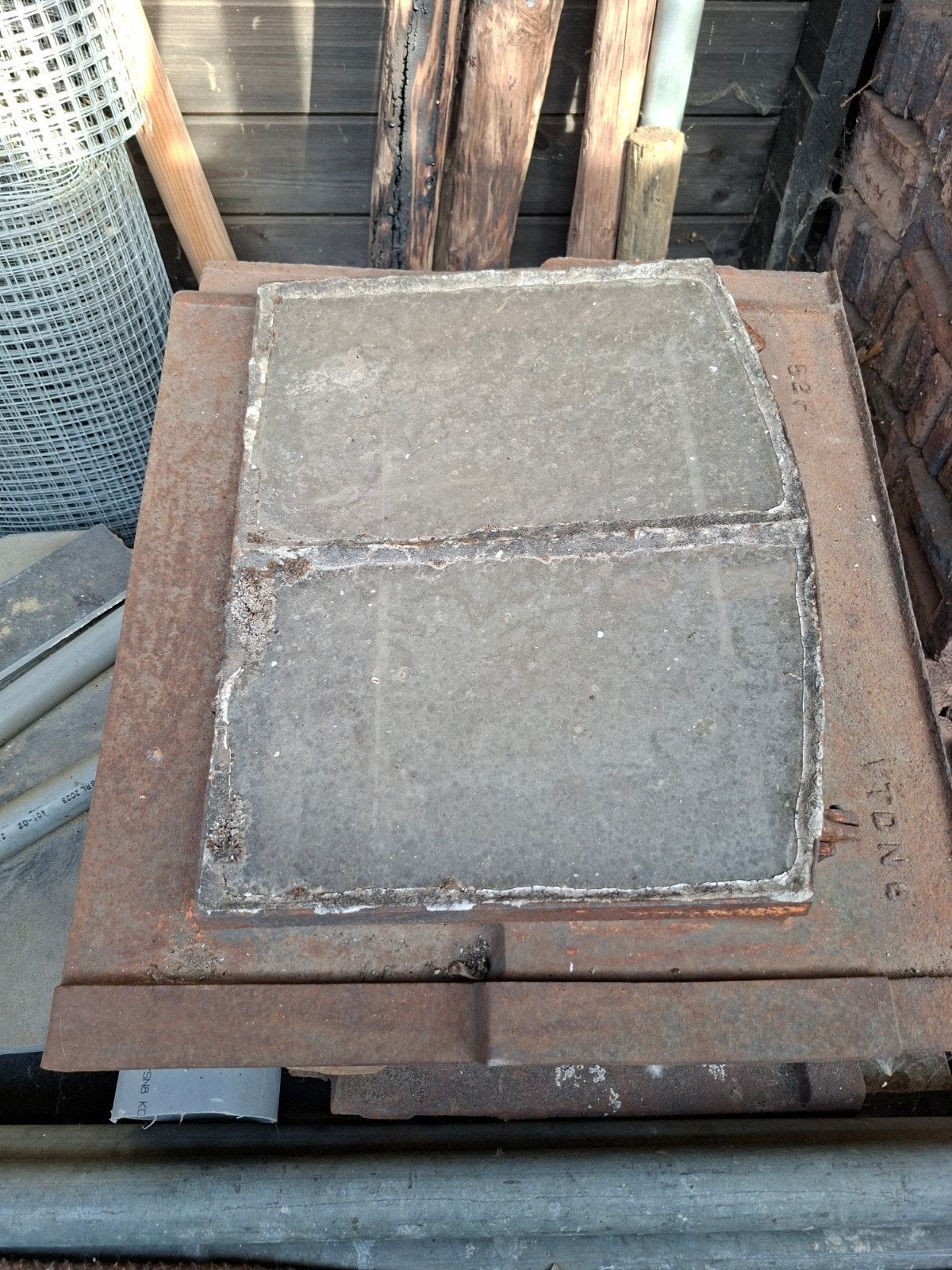 Te koop gietijzeren oude dakramen/ luiken, Doe-het-zelf en Verbouw, Ophalen, Gebruikt, Minder dan 80 cm, Minder dan 80 cm
