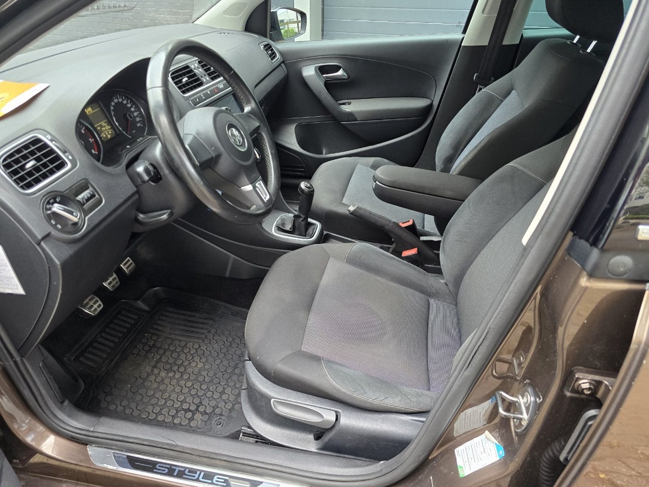 Volkswagen Polo 1.2 STYLE AIRCO CAMERA (bj 2011), 967 kg, Bruin, 60 pk, 1198 cc