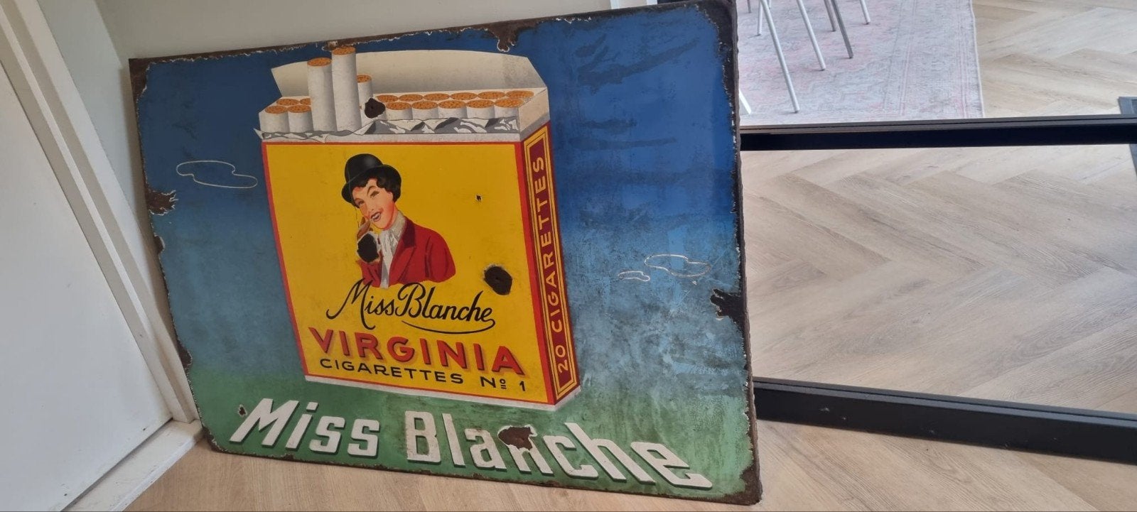 Emaille Reclamebord 'Miss Blanche Virginia Cigarettes', Ophalen