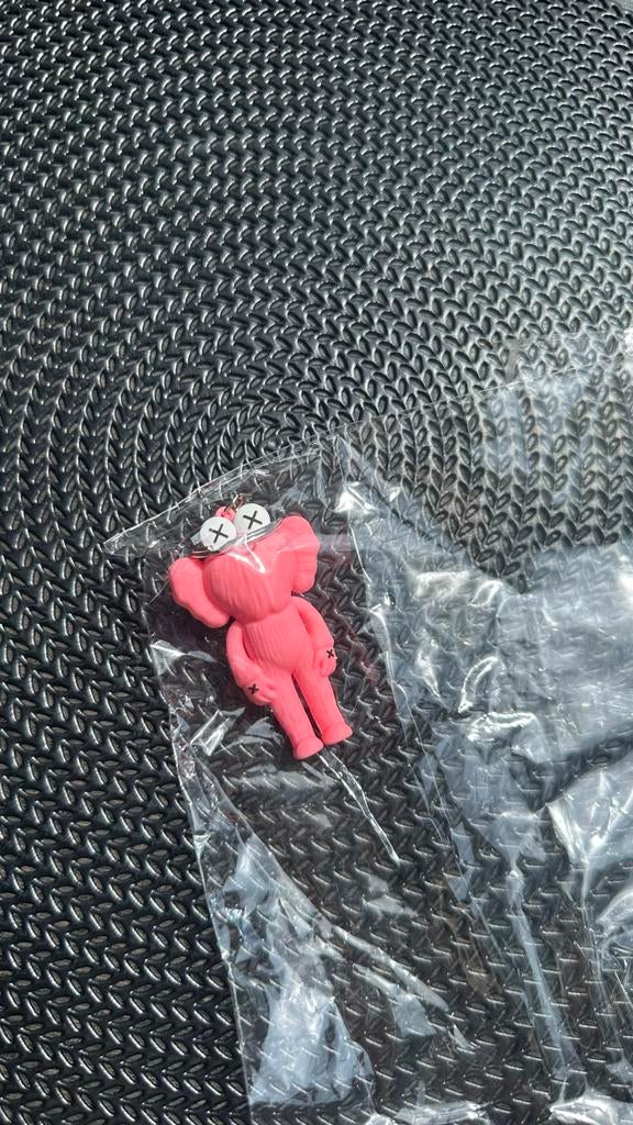 Roze KAWS olifant sleutelhanger, Ophalen of Verzenden, Zo goed als nieuw, Knuffel of Figuurtje
