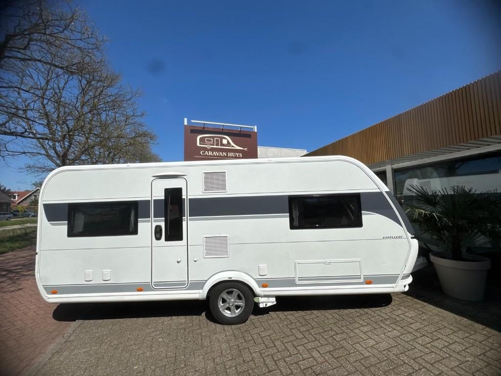 Hobby 560 CFE Excellent 2024, Caravans en Kamperen, Caravans, Rondzit, Hobby, Frans bed, Bedrijf