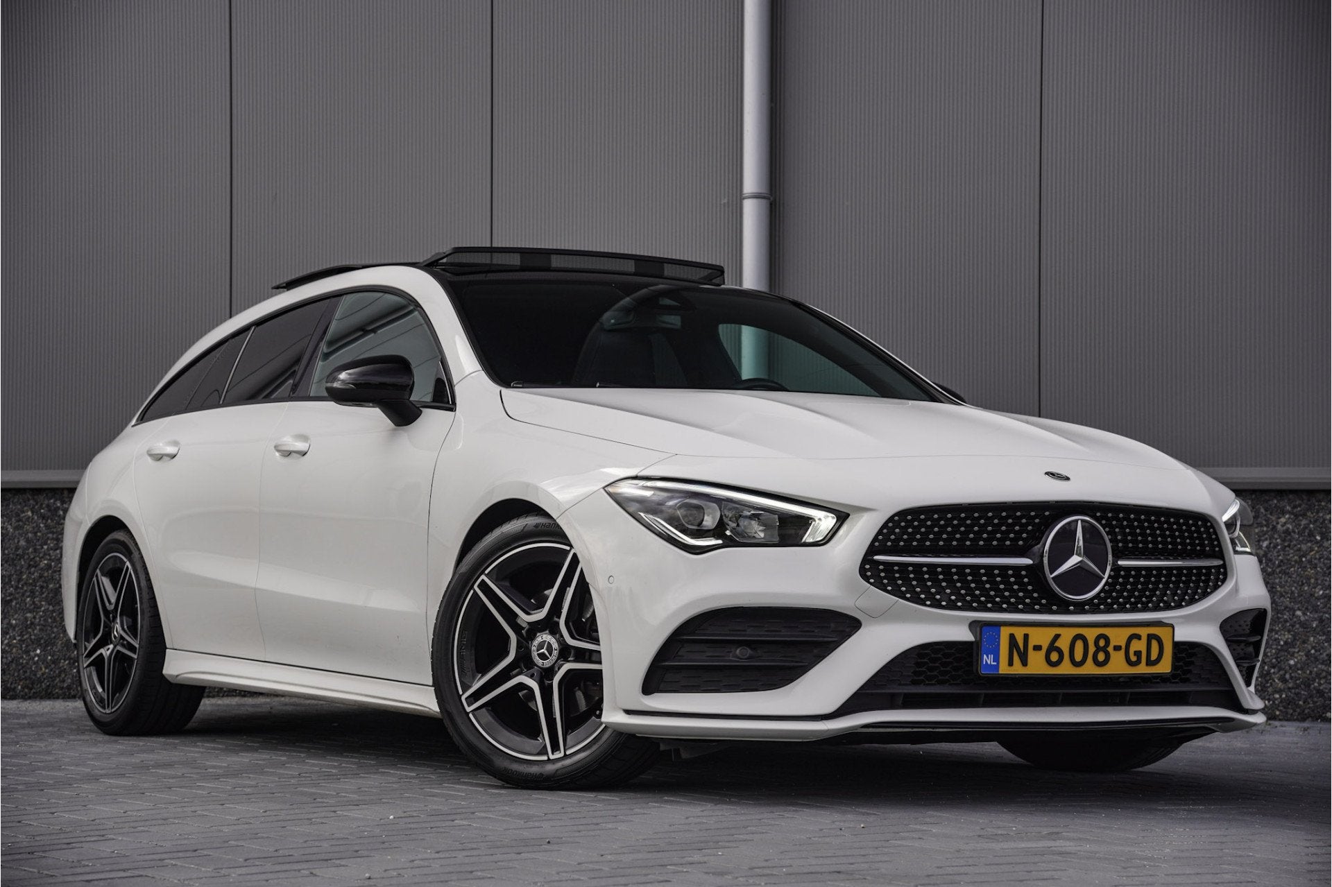 Mercedes-Benz CLA-Klasse Shooting Brake 180 AMG, PANO, SFEER
