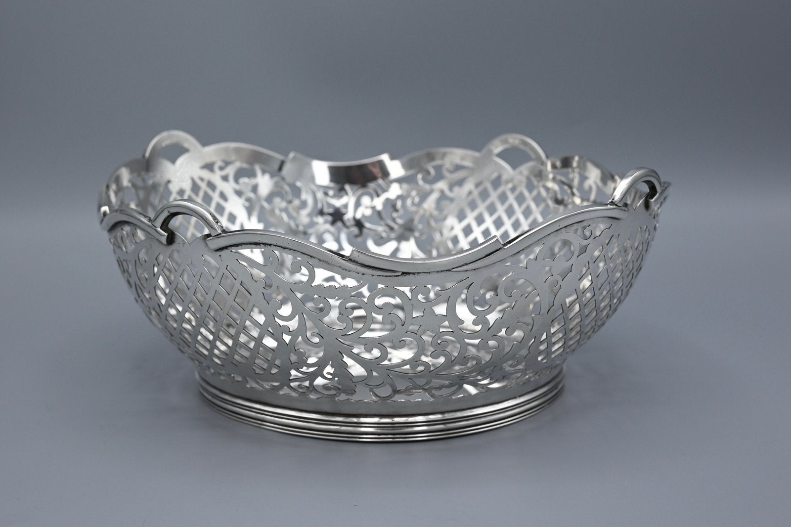 Zilveren broodmand - Rococo, Antiek en Kunst, Ophalen of Verzenden, Zilver