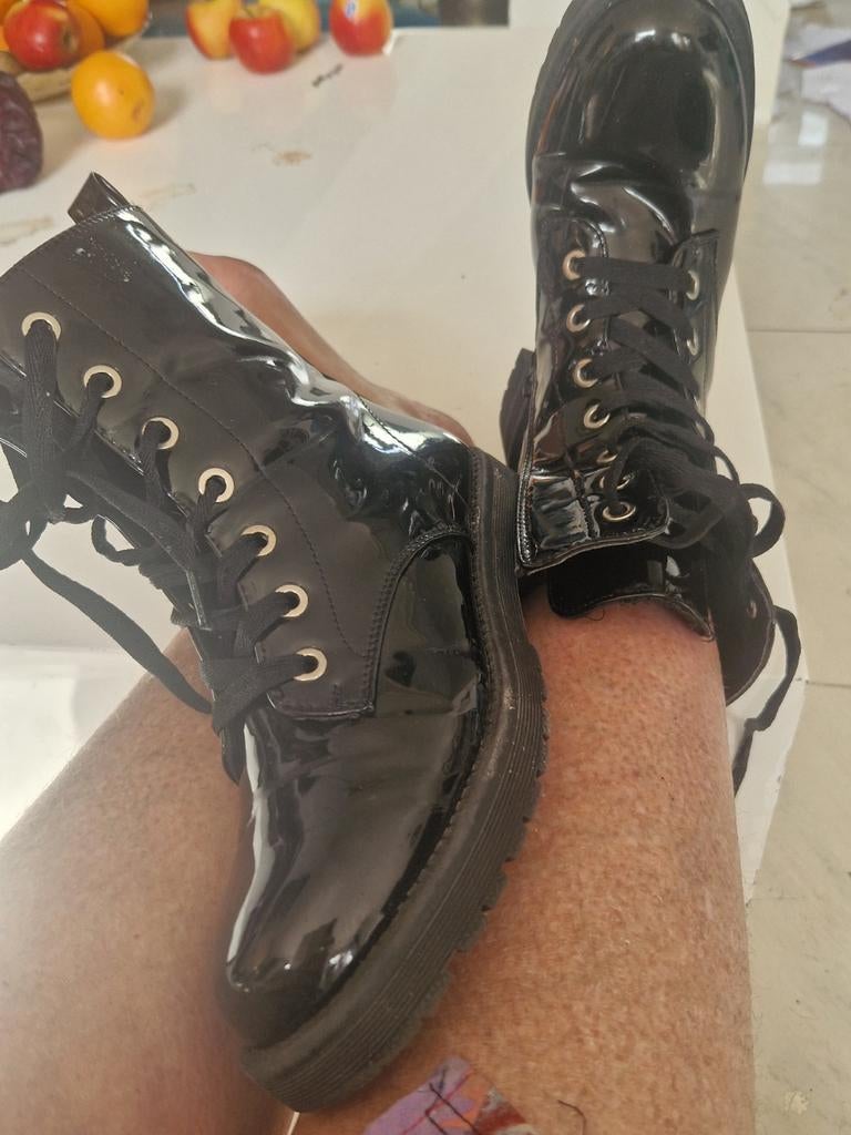 Zwarte lakleren veterlaarzen maat 39, Kleding | Dames, Schoenen, Ophalen of Verzenden