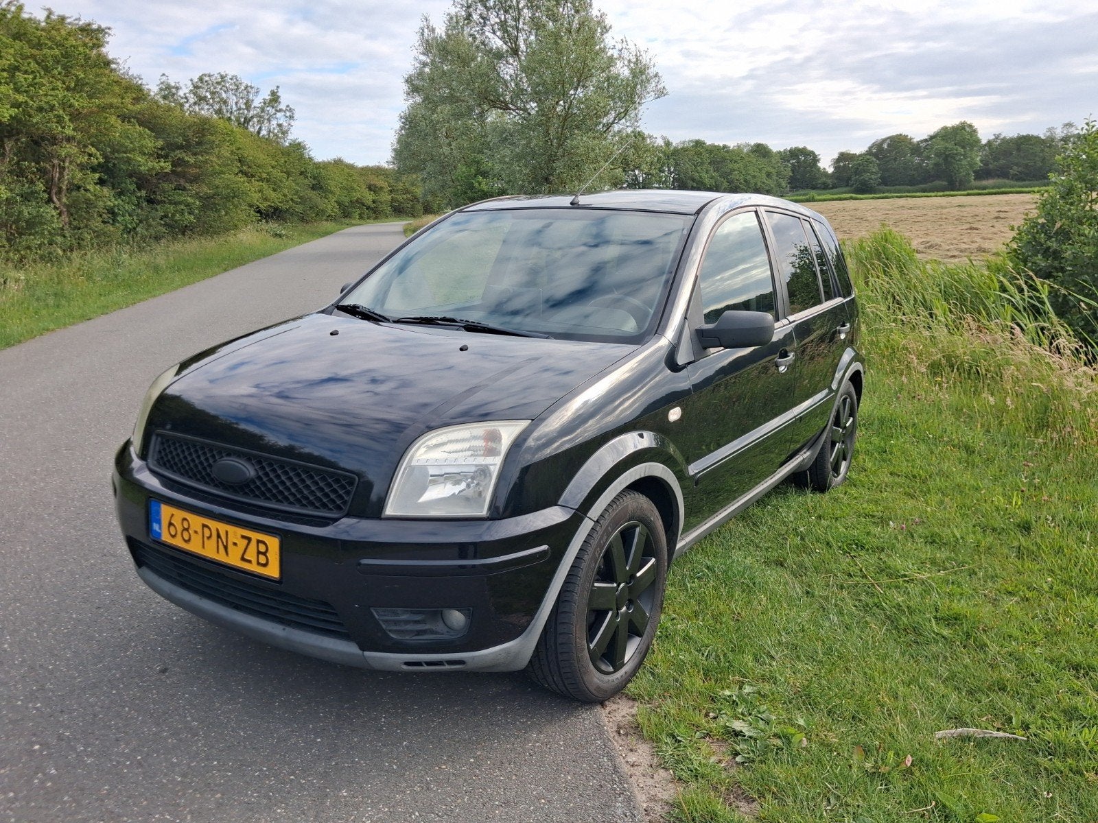 Ford Fusion 1.4 16V 2004 Zwart, Voorwielaandrijving, 40 €/maand, Zwart, Origineel Nederlands