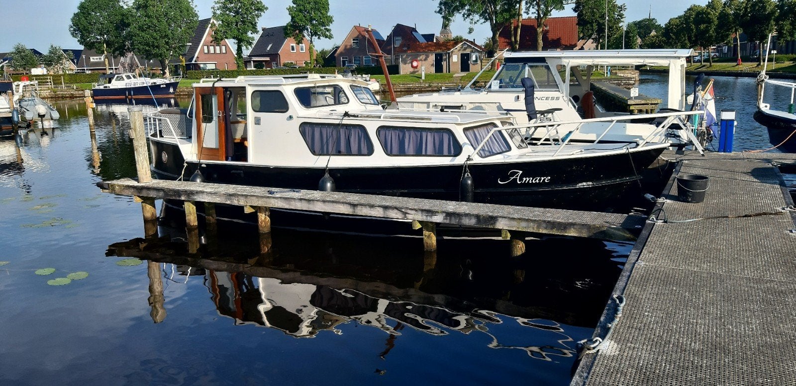 Nette motorboot, Watersport en Boten, Motorboten en Motorjachten, Ophalen of Verzenden, Koelkast