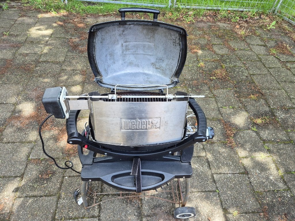 Weber Q100 met braadspit., Ophalen, Zo goed als nieuw, Weber