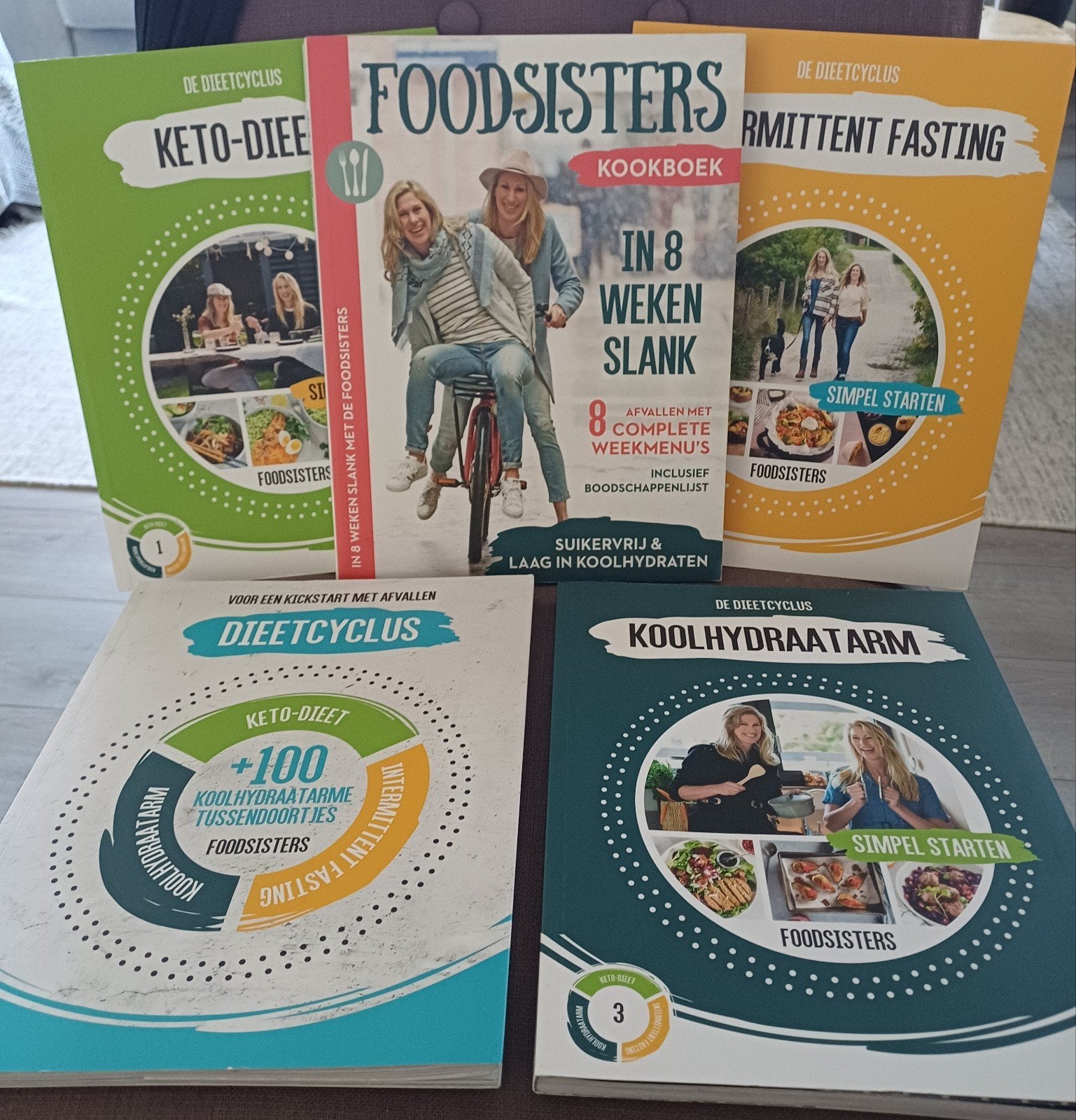 5 x Foodsisters - In 8 weken slank &  Dieetcyclus, Ophalen of Verzenden, Zo goed als nieuw