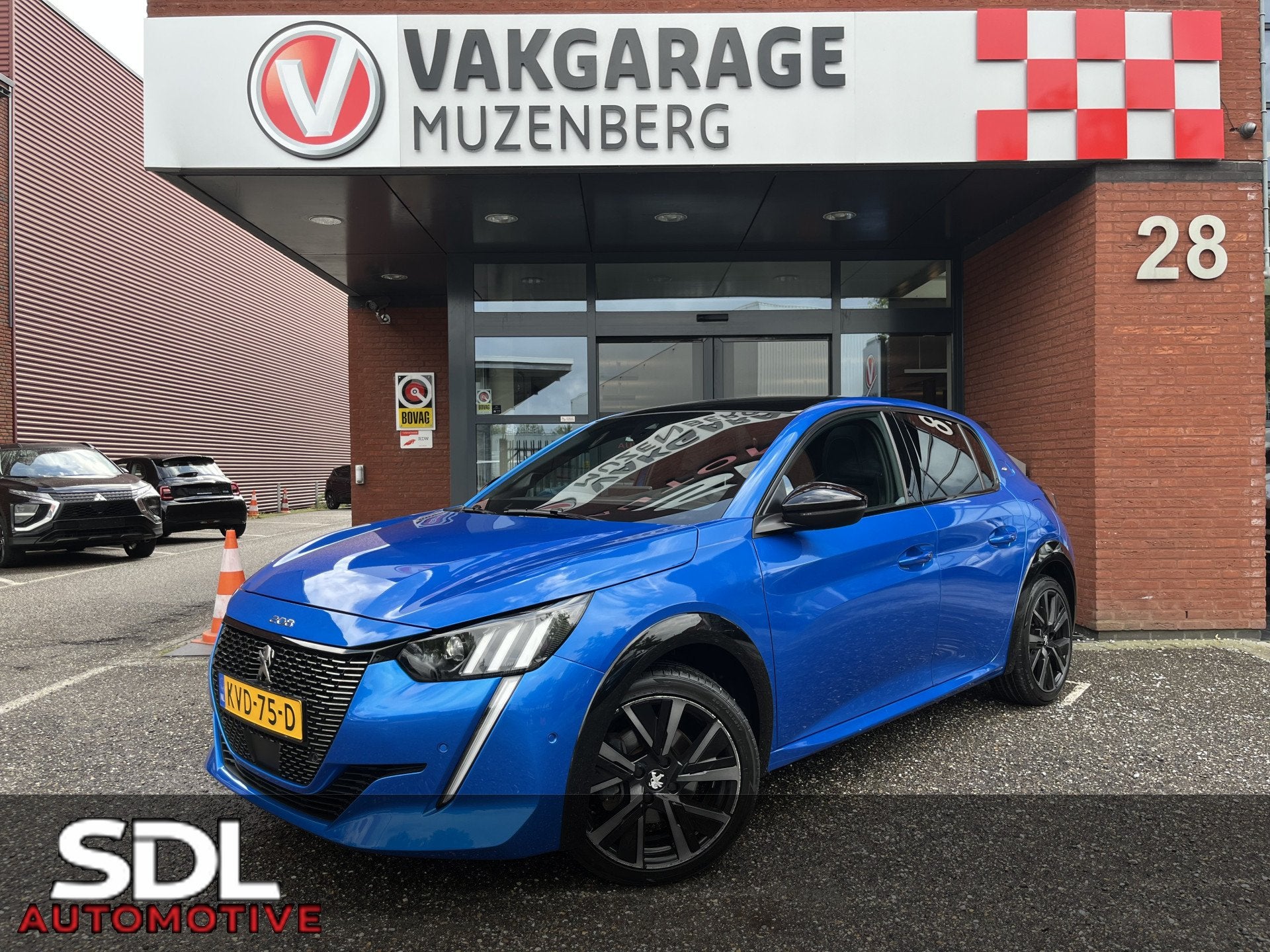 Peugeot 208 1.2 PureTech GT 131PK! // NAVI // ADAPTIVE CRUIS, Dealer onderhouden, Gebruikt, Zwart, 1199 cc