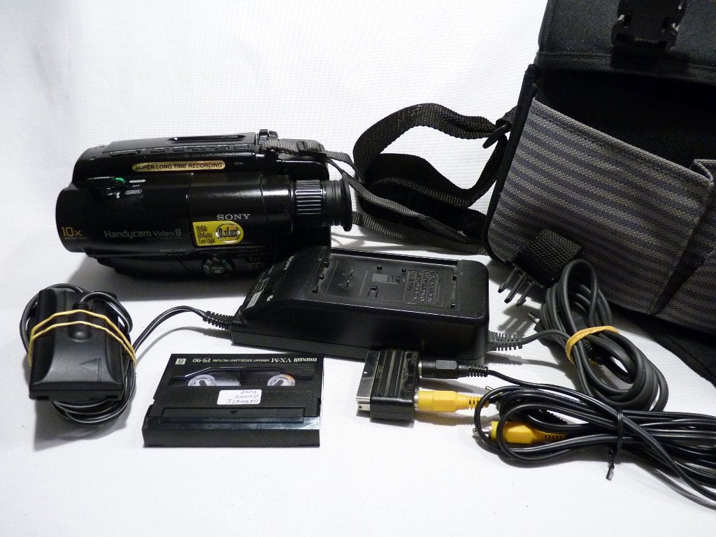 Sony Handycam Video8 CCD-TR330E PAL, Accu, oplader, plaatje, Ophalen of Verzenden, 8mm, Camera