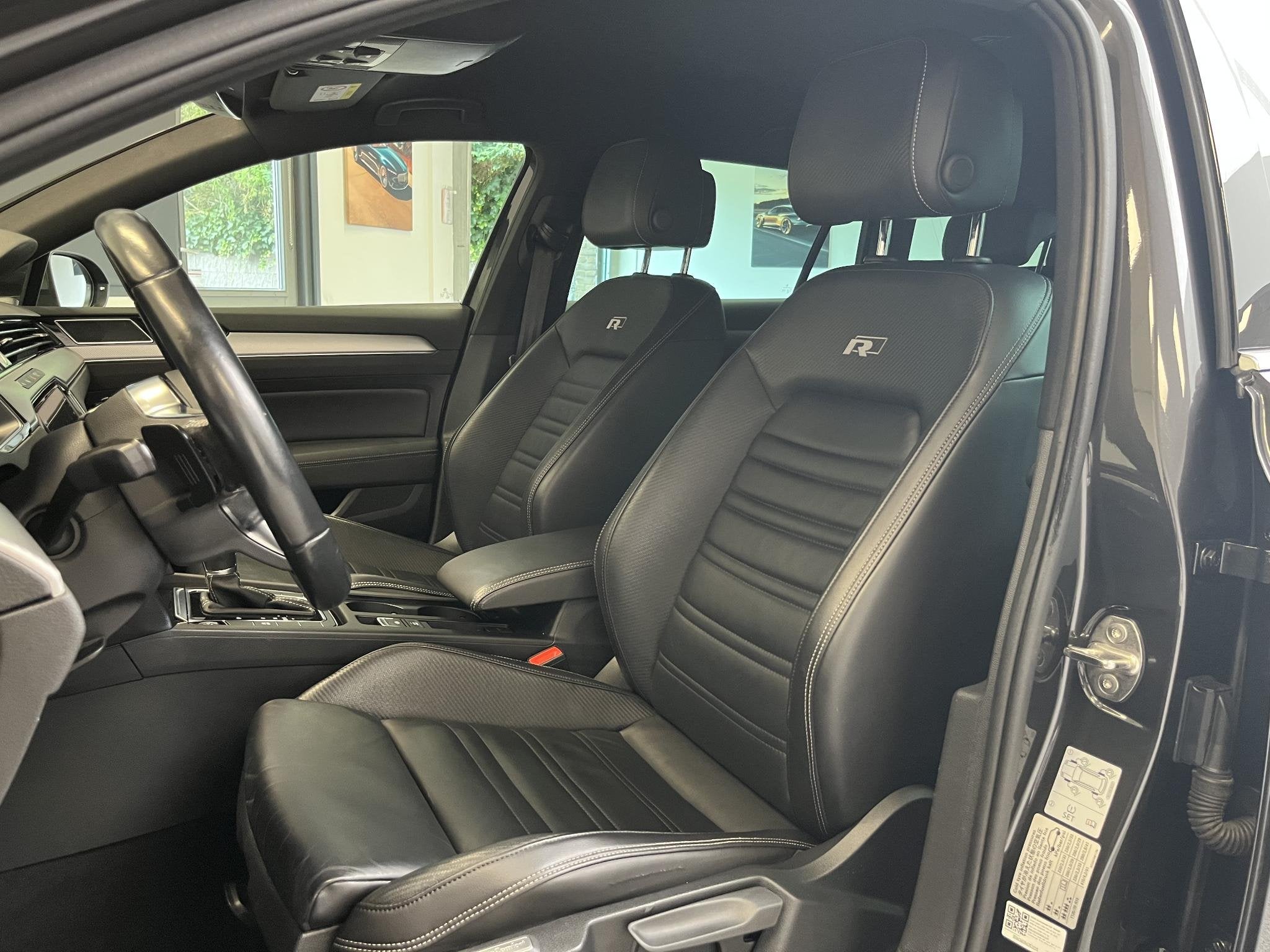 Volkswagen Passat Variant 1.5 TSI 3x R-line | TREKHAAK | LED, 730 kg, 4 cilinders, 1600 kg, Zilver of Grijs
