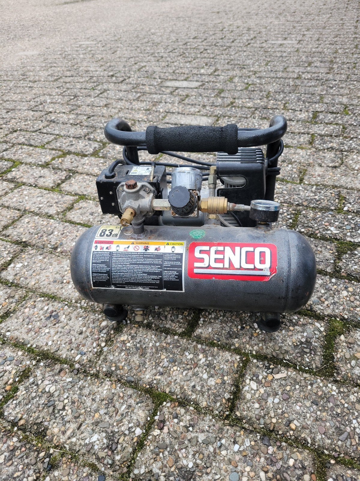 SENCO PC1010 compacte compressor – 83 dB –, Doe-het-zelf en Verbouw, Minder dan 25 liter, Ophalen, Gebruikt, Minder dan 200 liter/min