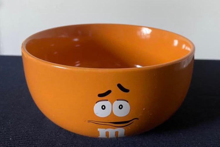Oranje schaal met tekst M&M’s. Drsn. 13 cm., Ophalen of Verzenden, Zo goed als nieuw, Gebruiksvoorwerp