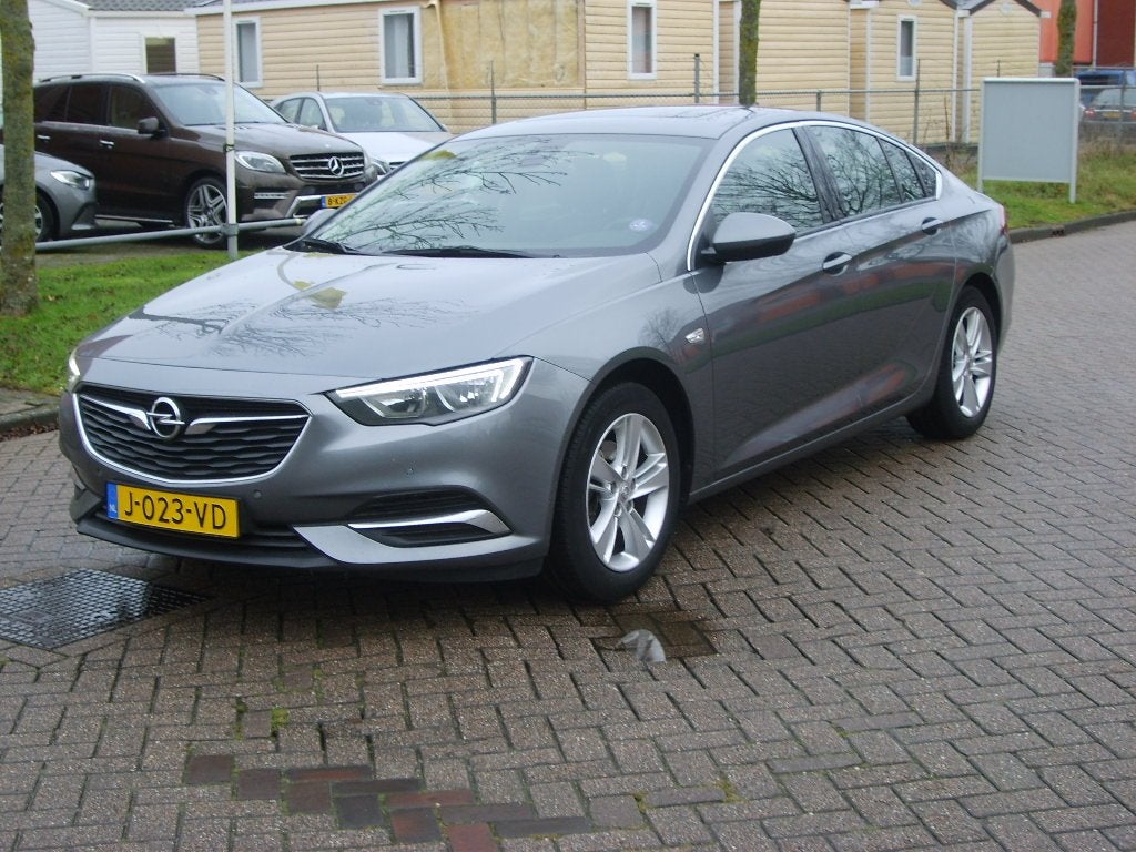 Opel Insignia Grand Sport 1.5 Turbo Business Executive Schui, 1380 kg, Gebruikt, 4 cilinders, 700 kg