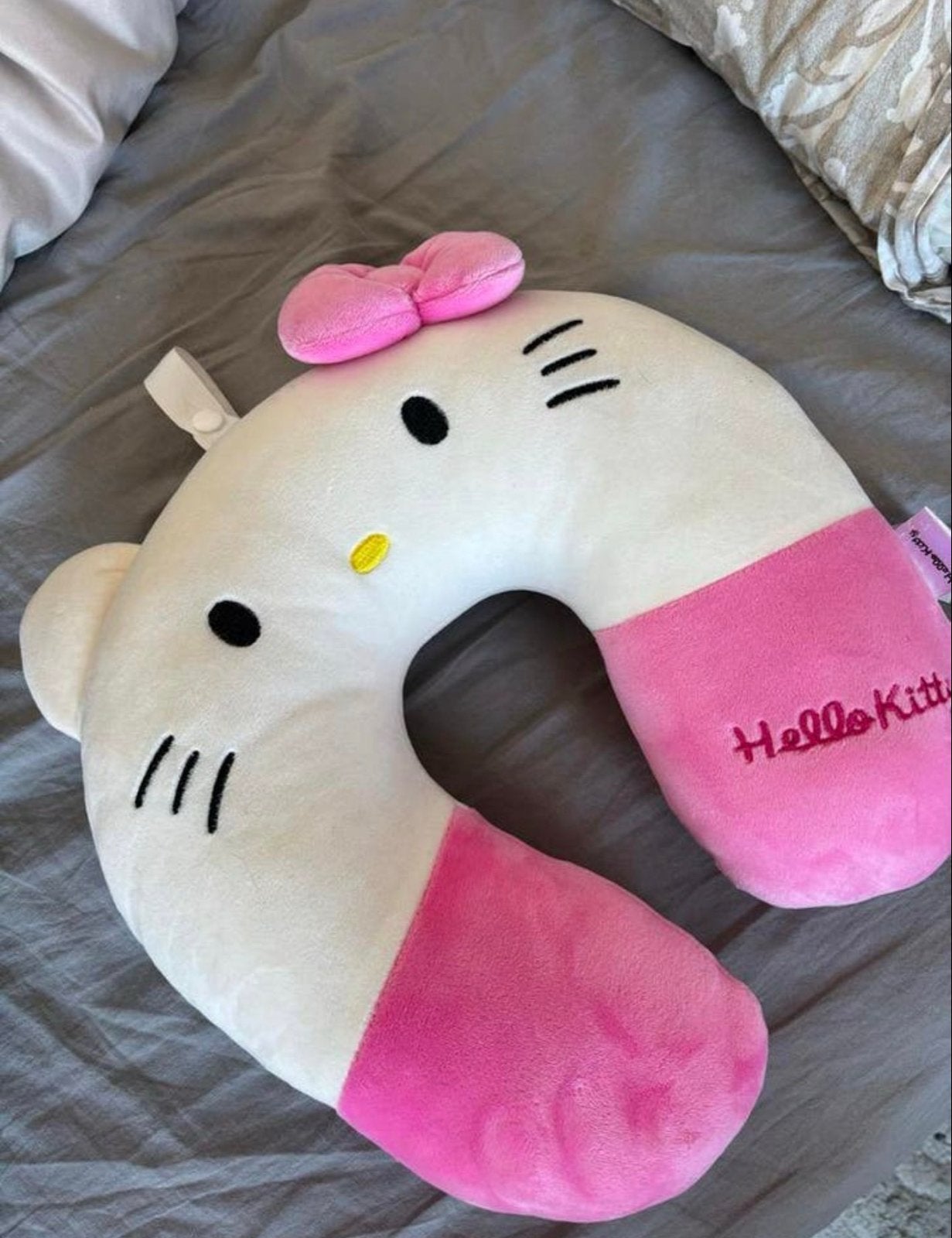 Hello Kitty nekkussen - Comfortabel reiskussen, Huis en Inrichting, Ophalen, Zo goed als nieuw, Roze, Overige vormen
