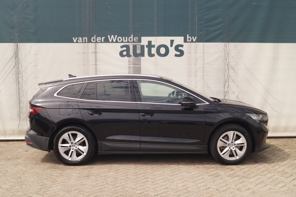 Skoda Enyaq iV 80 204pk 77kWh -SOH92%-TREKHAAK-ECC-PDC-, Auto's, Skoda, 0 cilinders, Gebruikt, Leder en Stof, Zwart