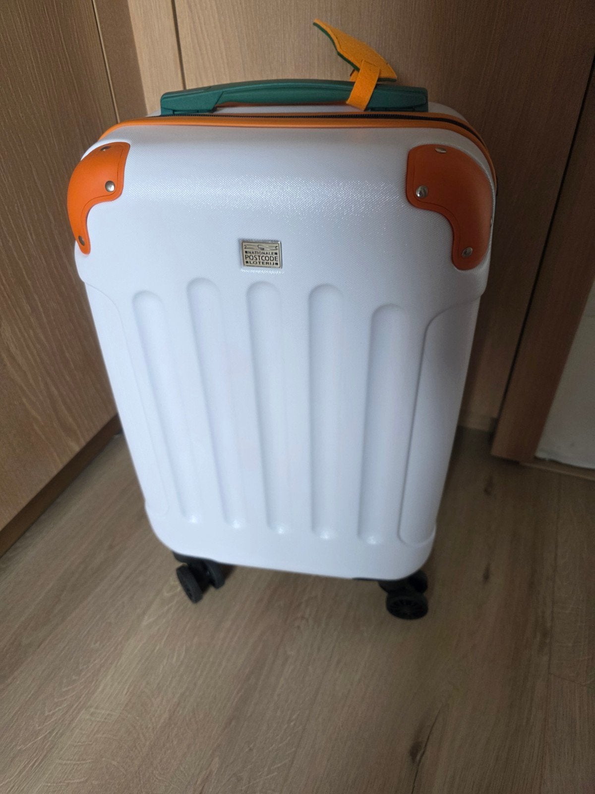 Postcodeloterij handbagage koffer, Wieltjes, 50 tot 60 cm, Hard kunststof, Nieuw