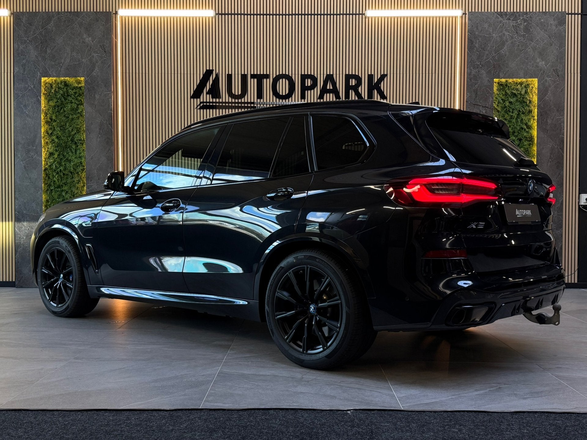 BMW X5 XDrive45e High Executive M-SPORT|PANO|HuD|360CAMERA|L, Auto's, Dealer onderhouden, Gebruikt, Zwart, Vierwielaandrijving