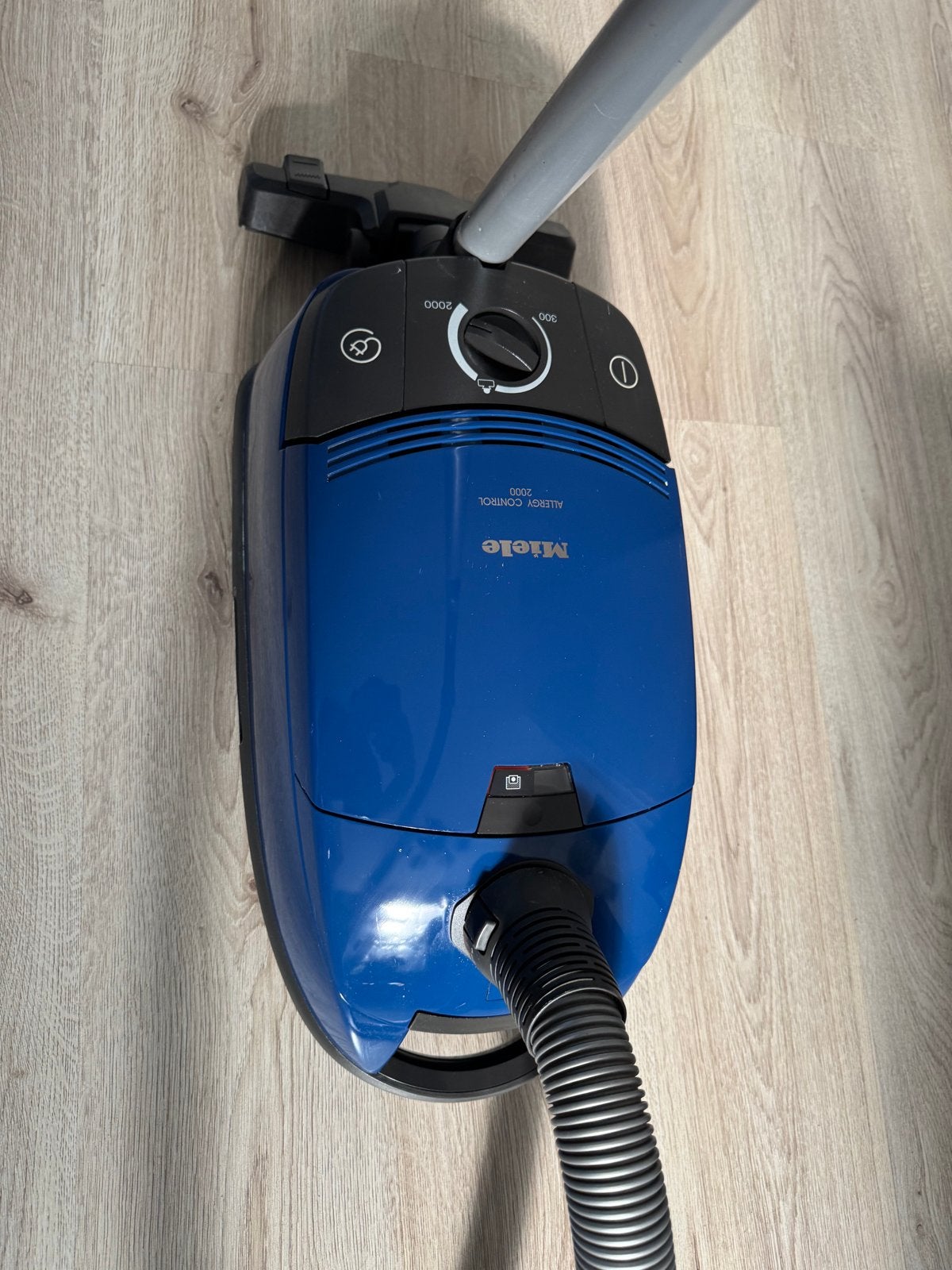 Miele Allergy Control 2000 Sledestofzuiger, Stofzak, Inclusief accessoires, Ophalen of Verzenden, Zo goed als nieuw