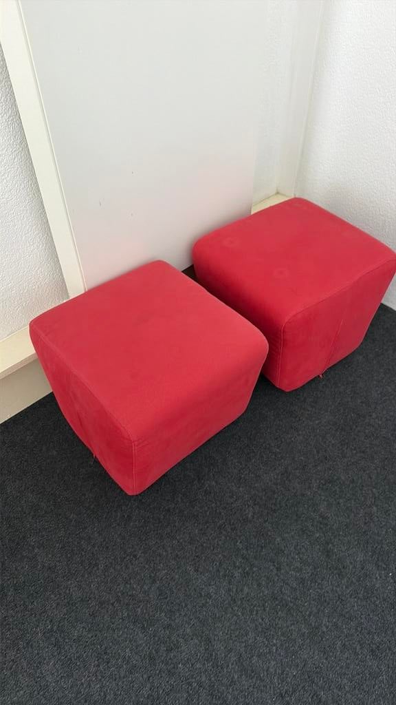 2 rode poef/ zitje, Ophalen, Gebruikt, Minder dan 50 cm