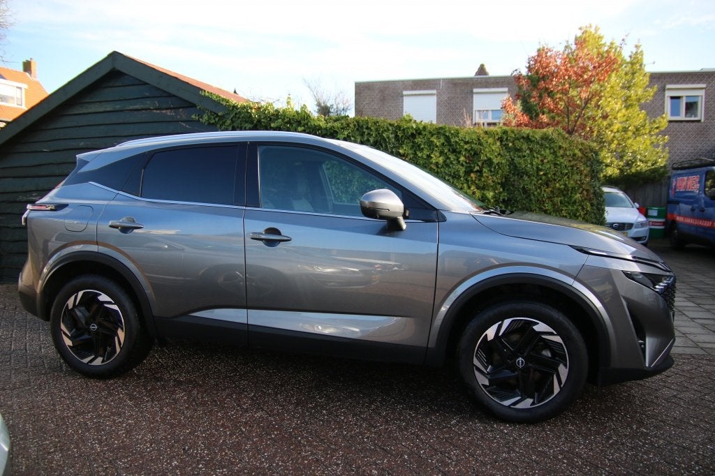 Nissan QASHQAI 1.3 MHEV AUTOMAAT N-CONNECTA Navi/360, Auto's, 12 maanden, Stof, Zwart, Automatische klimaatregeling