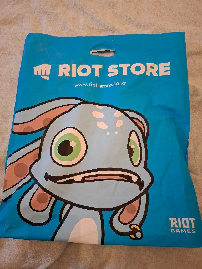 League of Legends merchandise, Ophalen, Nieuw