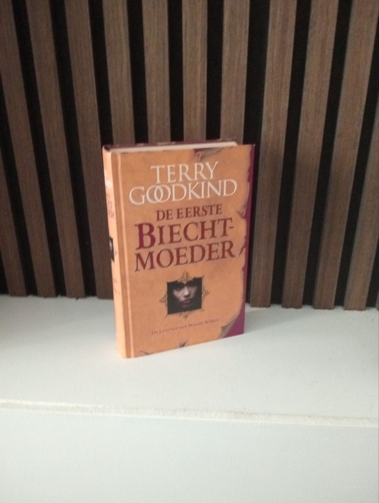 Terry Goodkind - De eerste biechtmoeder, Ophalen of Verzenden, Zo goed als nieuw, Terry Goodkind