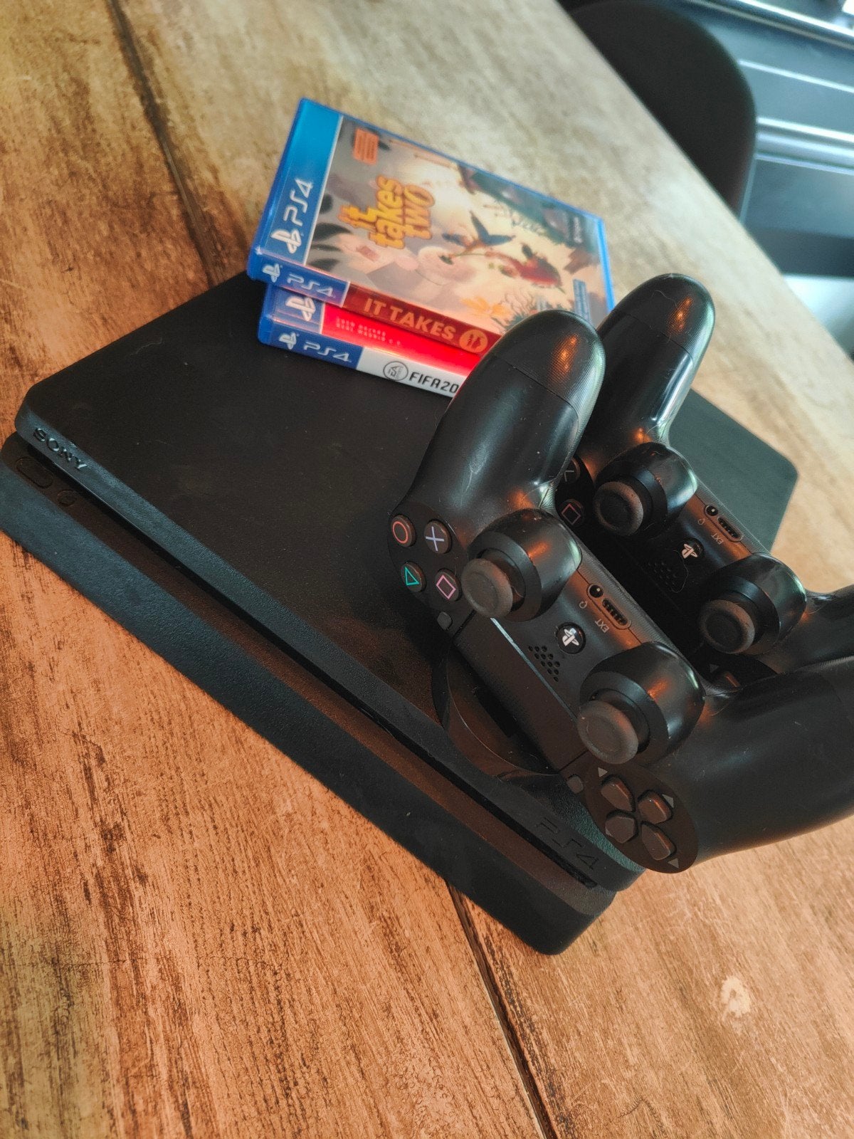 Playstation 4 slim - 2 controllers - 2 games, Spelcomputers en Games, Spelcomputers | Sony PlayStation 4, Ophalen of Verzenden