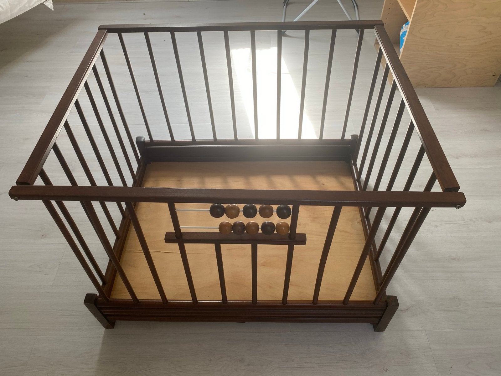 GRATIS Babybox met speelcentrum, Ophalen, Gebruikt, Vierkant