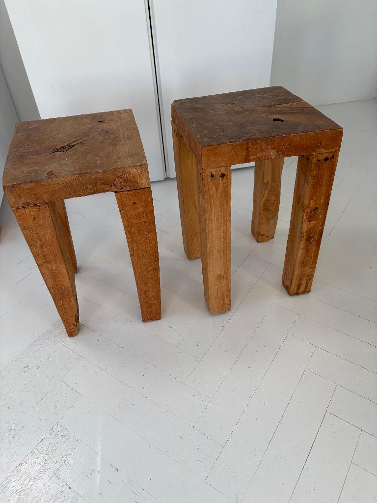 2 stevige houten krukjes, Huis en Inrichting, Krukjes, Ophalen, Zo goed als nieuw, Hout