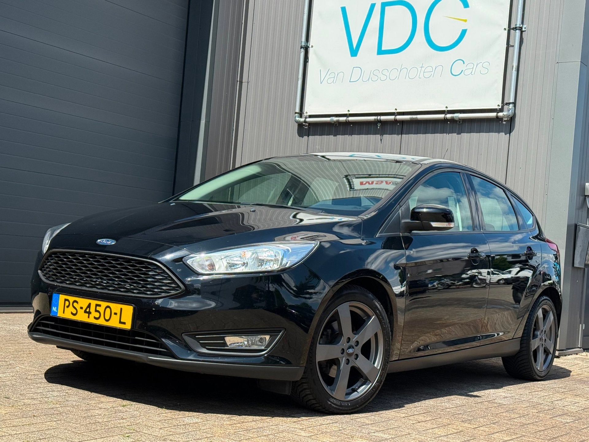 Ford Focus 1.0 Lease Edition | Navigatie | Trekhaak, Gebruikt, Zwart, Origineel Nederlands, 3 cilinders