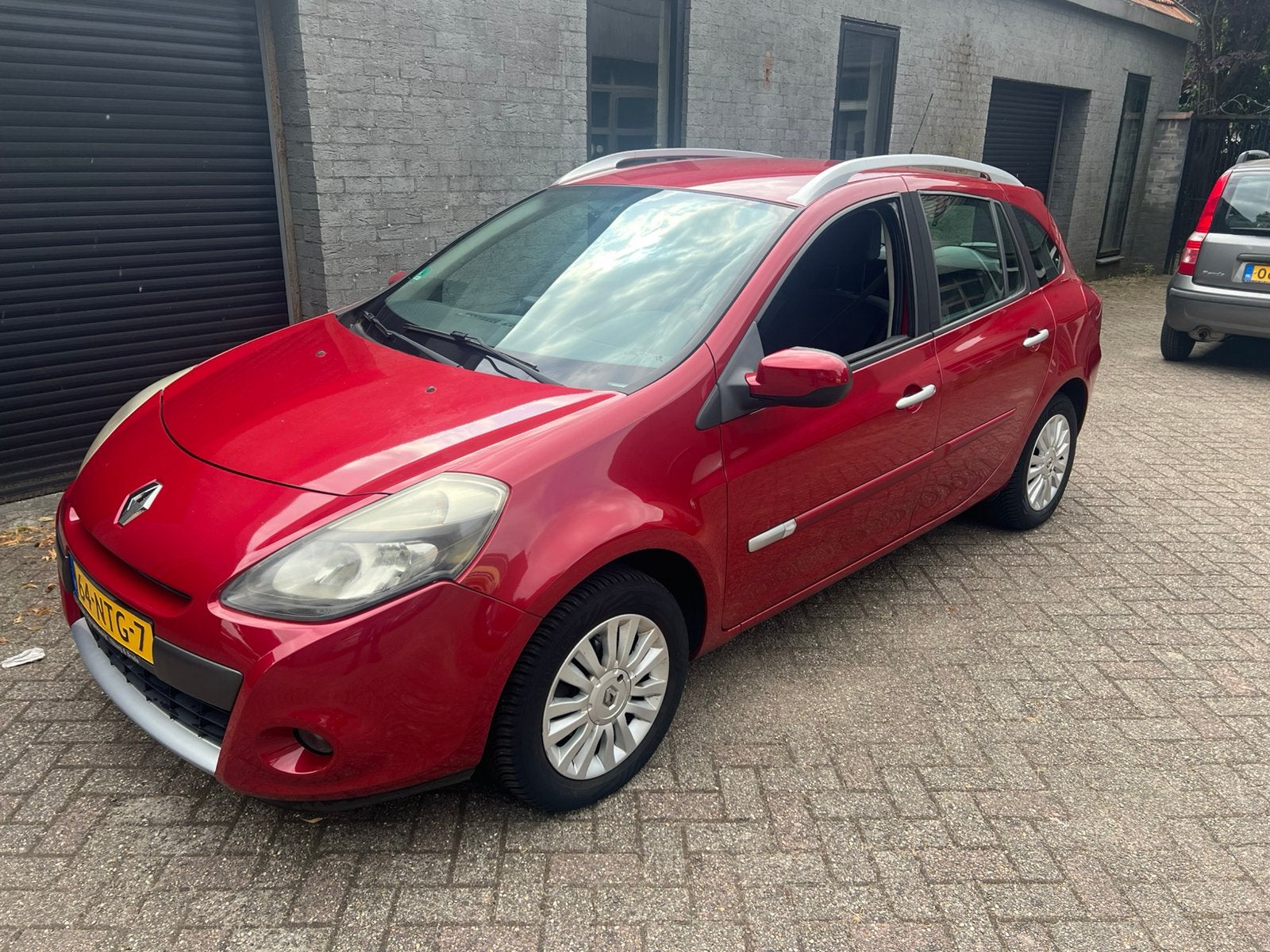 Renault Clio 1.2 TCE Estate 2010 Rood, Auto's, Renault, Voorwielaandrijving, 535 kg, 4 cilinders, 1095 kg